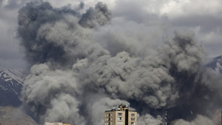 razboi-in-orientul-mijlociu,-ziua-3-israelul-a-atacat-din-nou-teheranul.-seful-securitatii-nationale:-iranul-nu-va-negocia-cu-sua