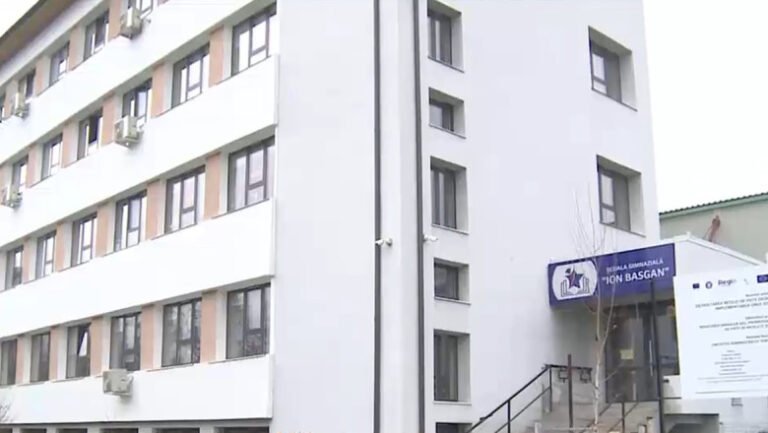 eforturi-pentru-aducerea-acasa-a-celor-28-de-elevi-blocati-in-dubai.-tatal-unui-copil:-„nici-nu-avem-ce-face,-daca-ne-credeti”