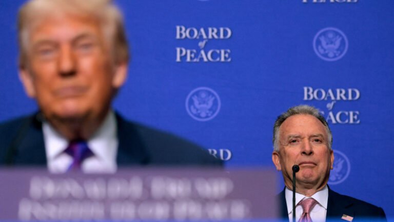 emisarul-lui-donald-trump:-iranul-s-a-„laudat”-ca-poate-produce-11-bombe-nucleare