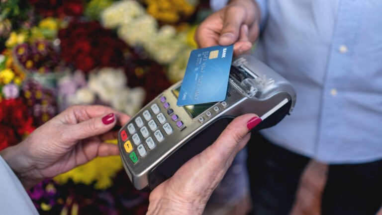 „daruitul-de-flori-e-un-ritual,-o-obligatie-sociala”-vanzari-record-de-flori-la-inceput-de-martie.-la-ce-suma-se-ridica-tranzactiile