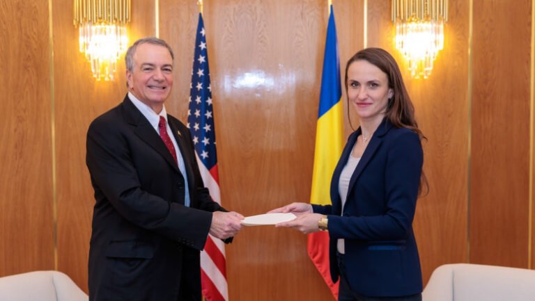 ambasadorul-sua-in-romania,-intalnire-cu-ministrul-oana-toiu.-administratia-trump,-angajata-in-securitatea-marii-negre