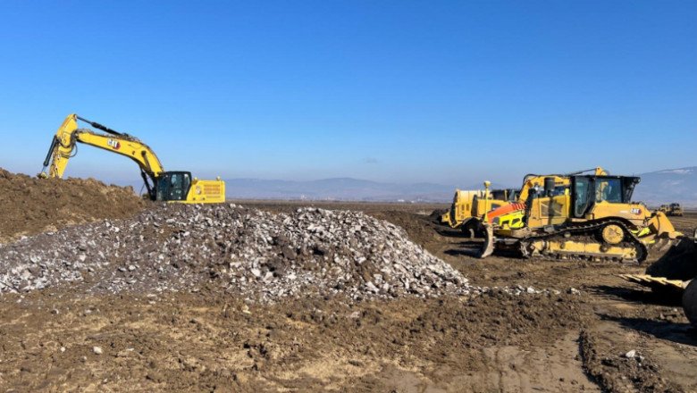 cnir:-constructorii-au-preluat-amplasamentul-si-incep-lucrarile-la-doua-loturi-din-autostrada-a8 cnir:-constructorii-au-preluat-amplasamentul-si-incep-lucrarile-la-doua-loturi-din-autostrada-a8