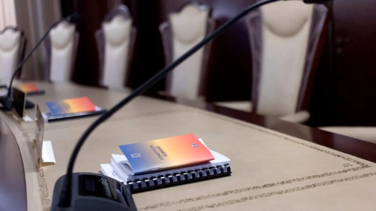 ccr-analizeaza-sesizarea-lui-nicusor-dan-privind-legea-plajelor-de-la-marea-neagra