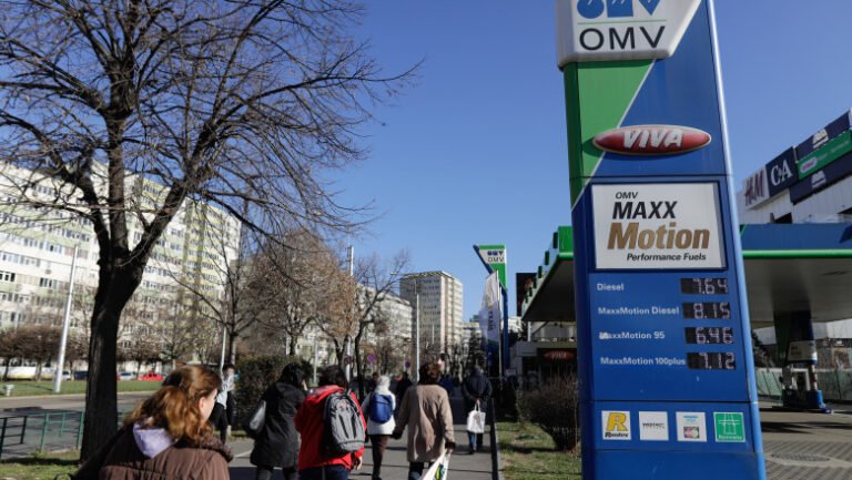 prima-scumpire-la-pompa-in-romania,-din-cauza-razboiului-din-orientul-mijlociu.-cat-costa-un-litru-de-benzina-si-de-motorina