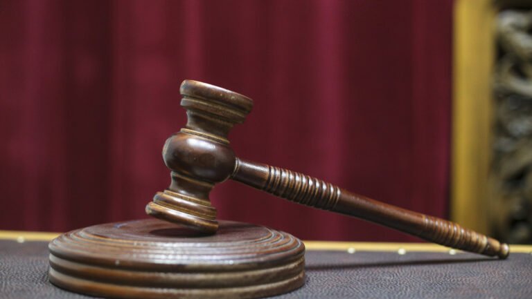 un-fost-director-in-primaria-capitalei-si-un-primar-din-dambovita-au-fost-condamnati-la-inchisoare-pentru-angajari-nelegale