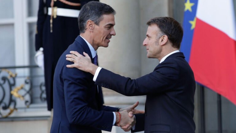 macron-il-sustine-pe-sanchez-in-disputa-cu-trump-si-vrea-ca-ue-sa-se-mobilizeze-impotriva-masurilor-care-ar-putea-fi-luate-de-sua