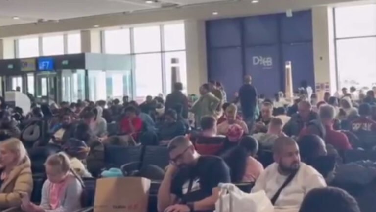 romani-reveniti-in-tara-din-orientul-mijlociu,-nemultumiti-ca-si-au-platit-singuri-biletele.-diferenta-dintre-zbor-asistat-si-evacuare