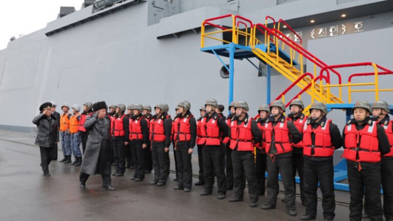 coreea-de-nord-isi-echipeaza-navele-cu-arme-nucleare.-kim-jong-un-a-supervizat-teste-cu-un-distrugator-si-o-racheta-de-croaziera