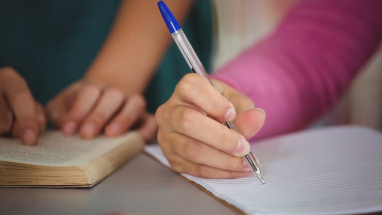 un-profesor-de-la-o-scoala-din-bucuresti,-anchetat-pentru-comportament-agresiv-fata-de-elevi-cu-nevoi-speciale