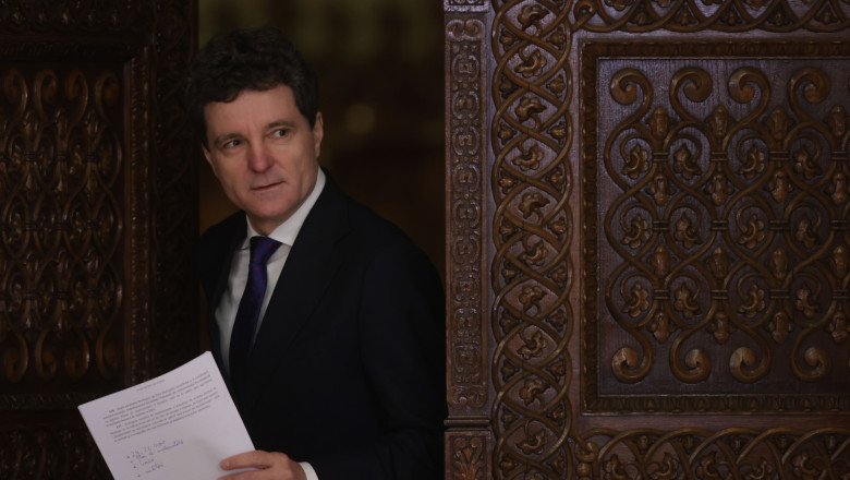 protest-in-fata-palatului-cotroceni.-organizatii-civice-ii-cer-lui-nicusor-dan-sa-respinga-numirile-pentru-sefia-marilor-parchete