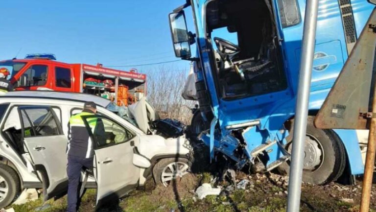 accident-grav:-doua-femei-au-murit-si-un-barbat-a-fost-ranit-dupa-ce-un-autoturism-si-un-tir-s-au-ciocnit-in-judetul-braila