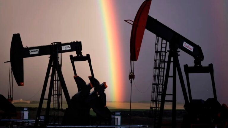 pretul-petrolului-depaseste-90-de-dolari-pe-baril-pentru-prima-data-in-ultimii-doi-ani,-pe-fondul-razboiului-din-iran