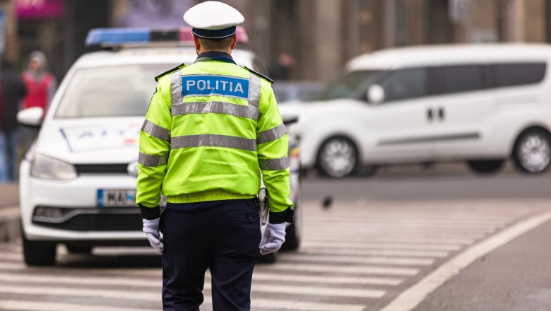 trafic-complet-blocat-pe-dn-1,-la-busteni,-dupa-ce-un-tir-care-a-lovit-un-parapet-a-ramas-pe-sosea.-soferul-a-fost-ranit