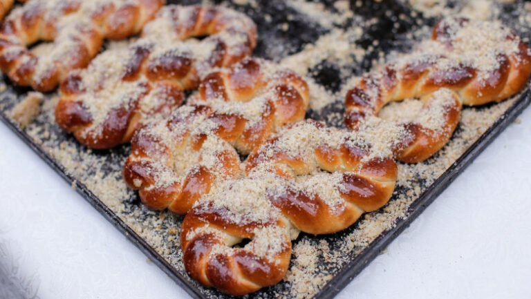 retete-de-mucenici-moldovenesti-si-muntenesti-pentru-9-martie-2026:-cum-se-face-aluatul-perfect.-secrete-de-la-bucatari-profesionisti