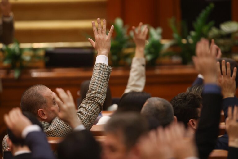 nou-blocaj-in-coalitie-pe-tema-numirii-avocatului-poporului-partidele-isi-impart-functii-si-la-curtea-de-conturi-si-cncd.-cine-sunt-candidatii