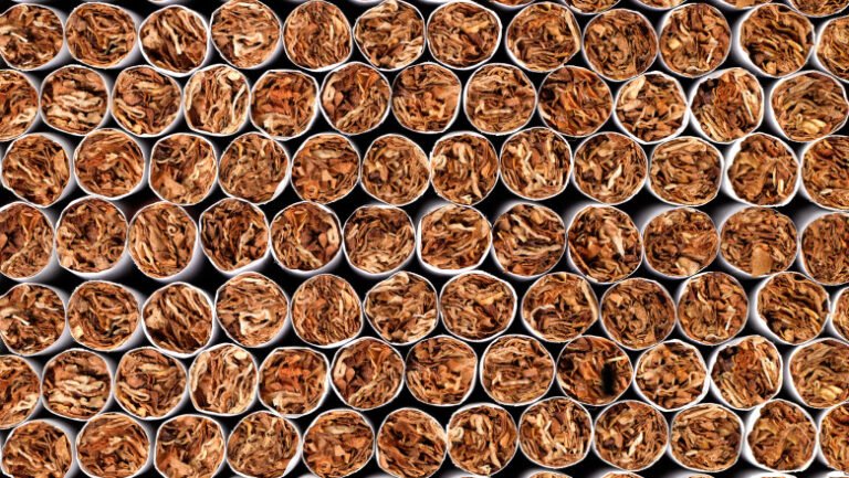 inspectorii-vamali-au-confiscat-peste-255.000-de-tigarete-si-aproape-230-de-litri-de-alcool-la-frontiera-de-est-si-nord-est