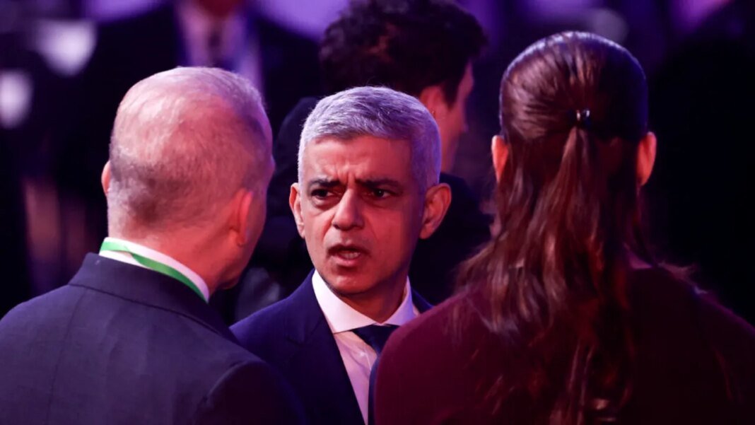 primarul-londrei-il-critica-pe-donald-trump-pentru-razboiul-din-iran-si-avertizeaza-asupra-consecintelor-economice