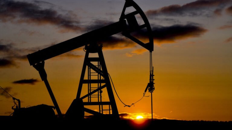 una-din-tarile-cu-cele-mai-mari-rezerve-de-petrol-din-lume-reduce-productia-de-petrol-din-cauza-razboiului-din-iran