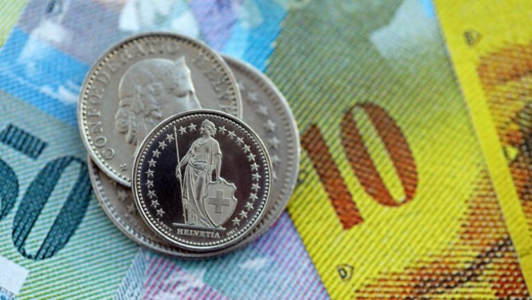 elvetienii-au-decis-prin-referendum-ca-garantarea-platilor-cu-numerar-sa-fie-inscrisa-in-constitutie