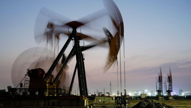 pretul-petrolului-a-depasit-100-de-dolari-pe-baril,-pentru-prima-data-in-ultimii-patru-ani