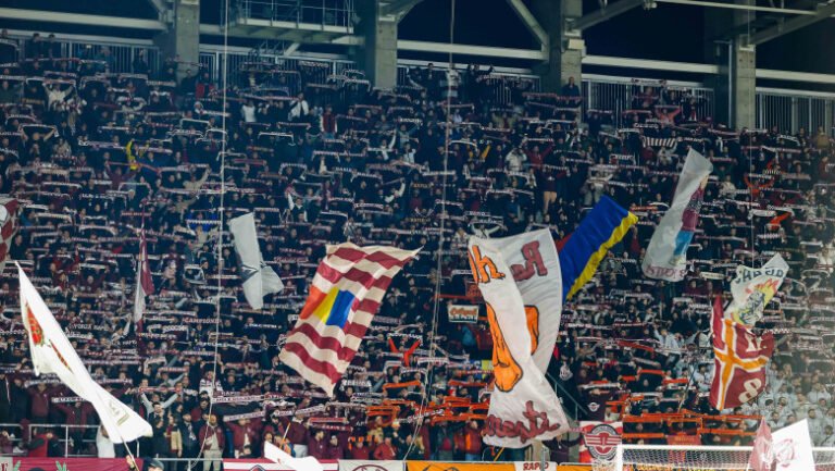 meciul-rapid-–-universitatea-craiova,-oprit-din-cauza-gazelor-lacrimogene.-jandarmii-au-declansat-accidental-un-pulverizator