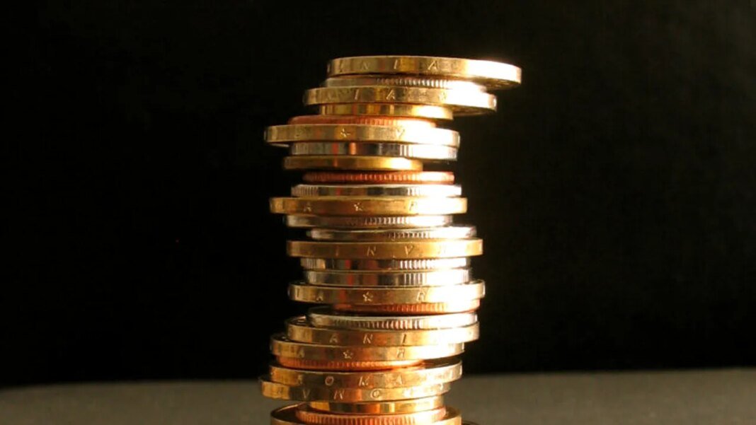 economia-romaniei-este-deja-in-recesiune:-consumul-scade,-iar-angajarile-incetinesc