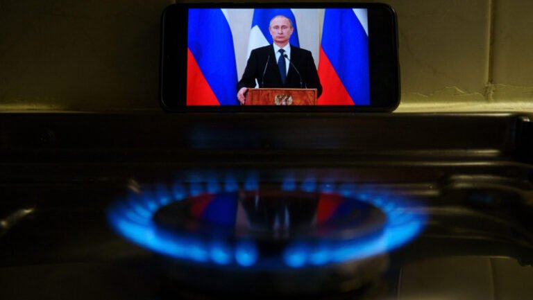 putin-spune-ca-rusia-poate-furniza-din-nou-petrol-si-gaze-europei,-dar-cere-ceva-in-schimb