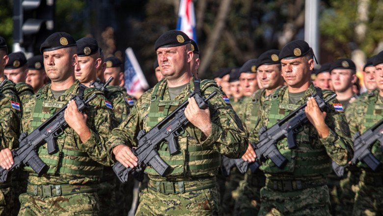 tara -din-ue-in-care-sute-de-tineri-vin-la-recrutare-dupa-reintroducerea-serviciului-militar-obligatoriu.-cat-castiga-lunar-un-recrut