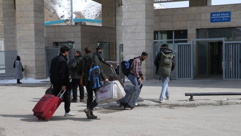 teama,-epuizare-si-usurare.-marturii-de-la-granita-iran-turcia:-„multi-spun-ca-il-asteapta-pe-reza-pahlavi”