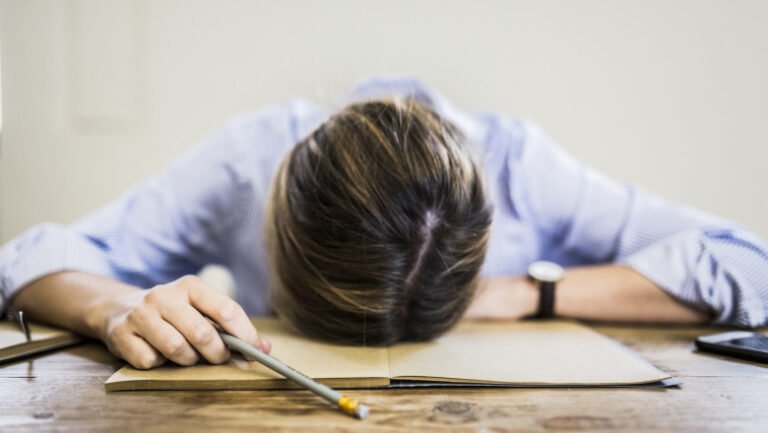 usr:-comisia-pentru-munca-din-senat-refuza-sa-recunoasca-epuizarea-profesionala-(burnout-ul)