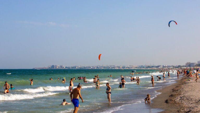 asociatia-operatorilor-de-plaja-din-navodari-cere-instantei-suspendarea-licitatiilor-pentru-58-de-subsectoare-de-litoral