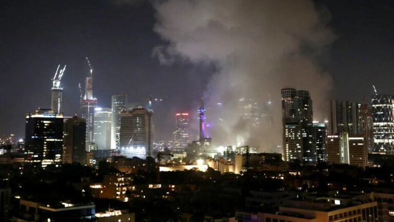 iran-a-lansat-un-val-de-rachete-asupra-israelului-si-a-mai-multor-state-din-regiunea-golfului