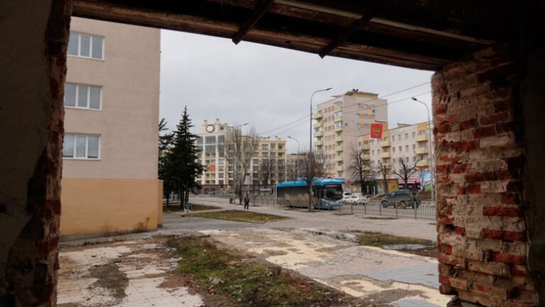 noua-metoda-prin-care-sunt-alungati-ucrainenii-din-mariupol:-autoritatile-ruse-taie-utilitatile-pentru-a-confisca-locuinte