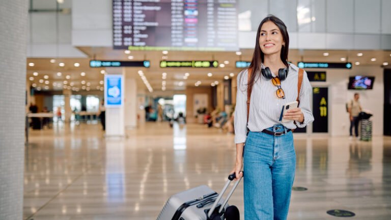 parlamentul-european-a-adoptat-reguli-noi-pentru-pachetele-de-calatorie.-in-ce-conditii-pot-turistii-anula-vacantele-fara-costuri