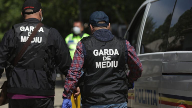 garda-nationala-de-mediu-anunta-ca-au-fost-gasite-tone-de-deseuri-ingropate-ilegal-intr-o-arie-de-peste-5.000-de-mp