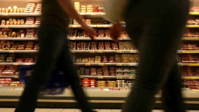 in-spania,-inteligenta-artificiala-a-avut-un-impact-urias-de-craciun.-un-lant-de-hipermarketuri-a-crescut-traficul-online-al-magazinelor-de-opt-ori