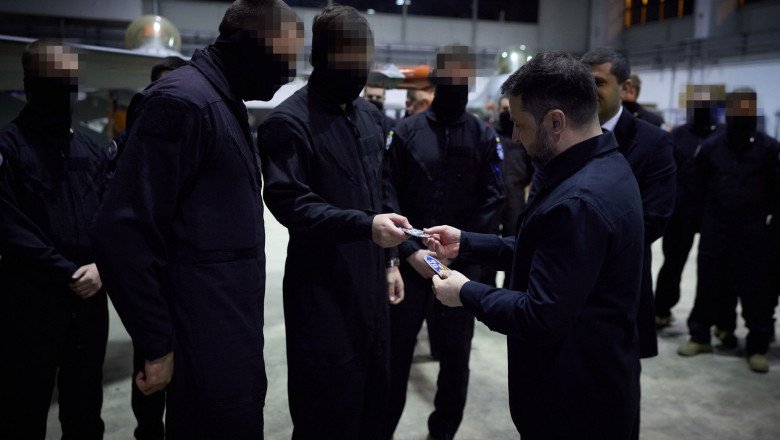 zelenski-si-ministrul-apararii,-radu-miruta,-vizita-la-baza-86-aeriana-de-la-borcea.-discutii-despre-pregatirea-pilotilor-ucraineni