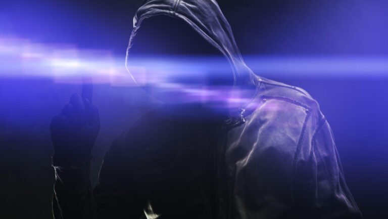 o-retea-folosita-la-ascunderea-adresei-de-internet-a-infractorilor,-cu-servere-inclusiv-in-romania,-a-fost-desturcturata