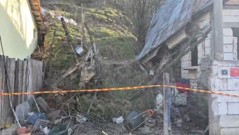 pericol-la-slatina:-alunecarea-de-teren-continua-sa-avanseze.-autoritatile-iau-in-calcul-noi-evacuari