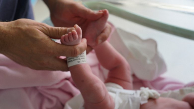 romanii-platesc-sute-de-lei-ca-sa-si-afle-ora-nasterii.-tarifele-cerute-de-maternitati-pentru-o-informatie-din-arhiva