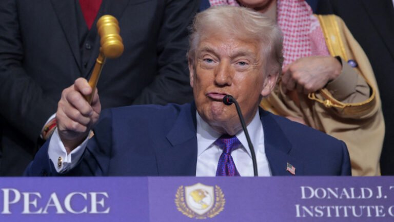 donald-trump,-catre-liderii-g7:-iranul-este-„pe-punctul-de-a-se-preda”.-ironii-la-adresa-lui-keir-starmer:-„este-prea-tarziu”