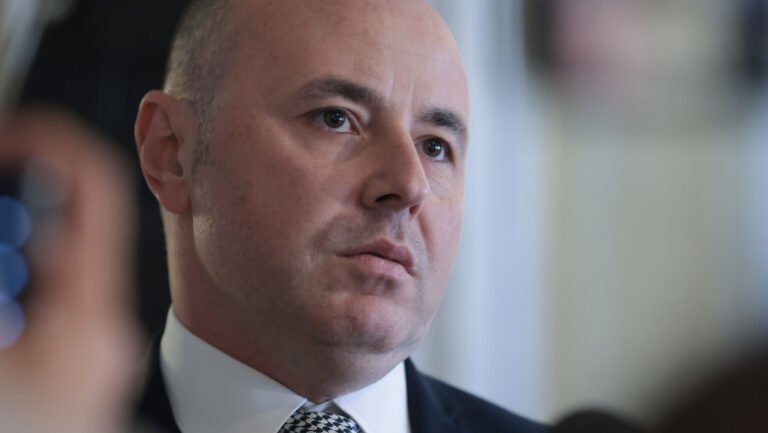 un-lider-pnl-acuza-psd-de-„intelegeri-pe-sub-masa”-cu-aur-pentru-a-modifica-legea-bugetului;-„au-pus-la-cale-o-conspiratie”