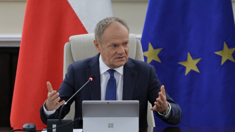 „polonia-inarmata”:-solutia-lui-donald-tusk-pentru-a-ocoli-veto-ul-lui-karol-nawrocki-asupra-programului-safe