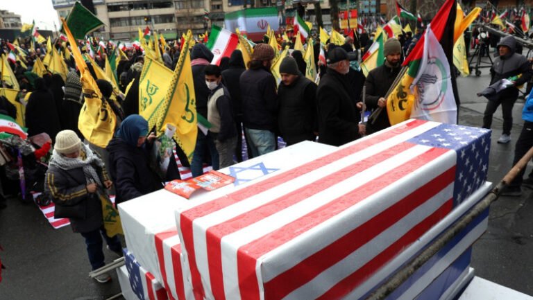 razboi-in-orientul-mijlociu,-ziua-15.-teheranul-il-contrazice-pe-trump,-care-a-spus-ca-fortele-militare-ale-iranului-au-fost-anihilate