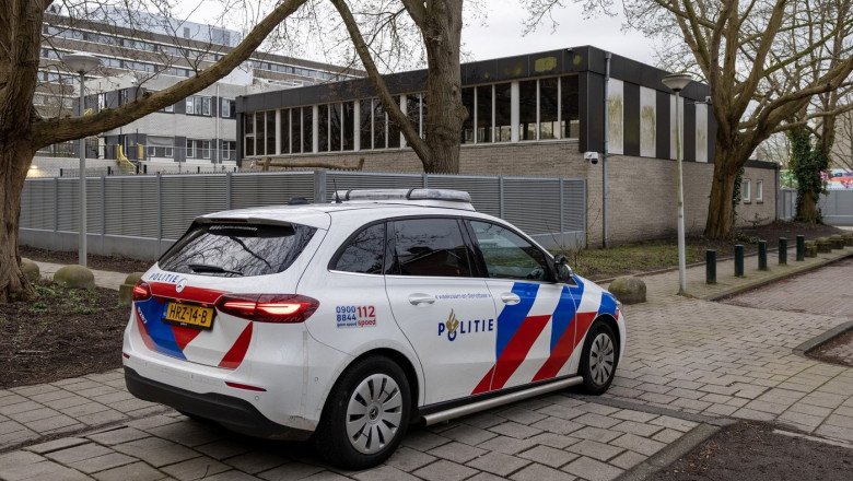 explozie-in-fata-unei-scoli-evreiesti-din-amsterdam.-primarul-acuza-un-„atac-deliberat”