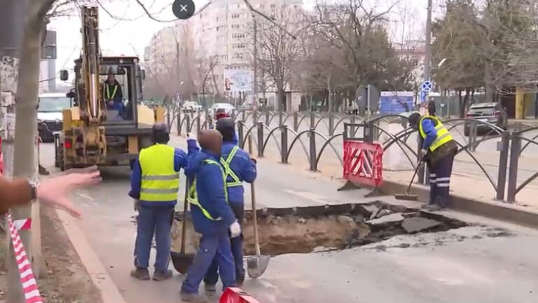 zece-placi-de-beton-au-fost-afectate-in-urma-surparii-de-pe-mihai-bravu,-anunta-termoenergetica.-se-mentin-restrictiile-de-circulatie