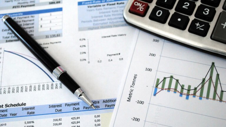 bolojan:-piata-de-energie-functioneaza-la-preturi-mari-pentru-ca-am-tolerat-scumpirea-intentionata-in-favoarea-unor-baieti-destepti