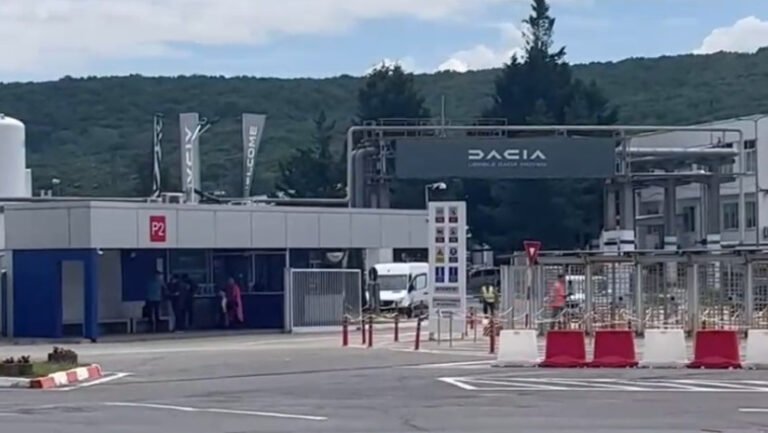 bolojan,-despre-concedierile-de-la-dacia:-niciun-politician-n-ar-avea-tupeul-sa-spuna-ca-aceste-companii-nu-s-au-plans-de-taxe