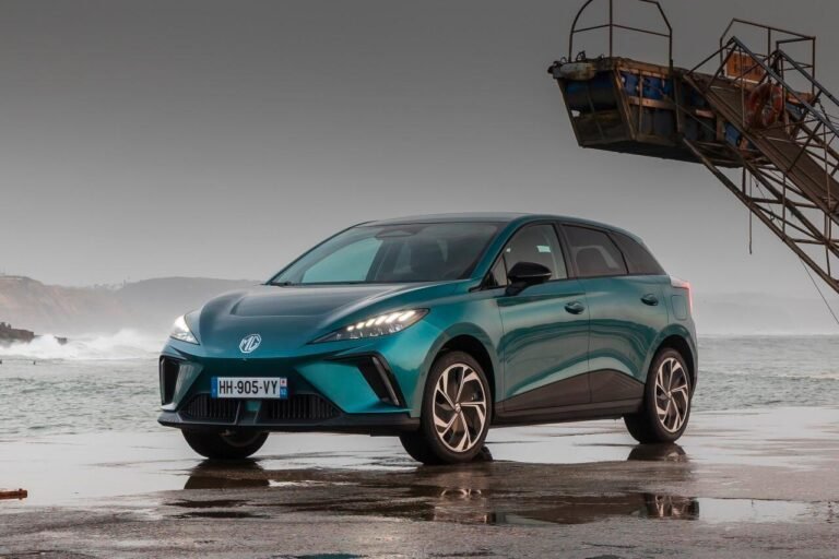 noua-mg4-(2026):-compacta-electrica-primeste-un-facelift,-motoare-noi-si-o-strategie-de-pret-agresiva-pentru-a-contracara-id.3