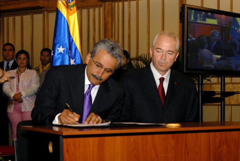 petrolistul-din-umbra-care-l-a-convins-pe-trump-ca-inlocuirea-lui-maduro-cu-lidera-opozitiei-din-venezuela-va-repeta-dezastrul-din-irak